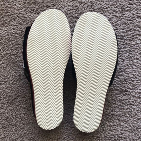 Patterned sandals - Picture 6 of 8